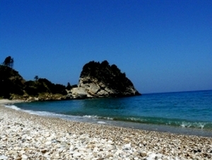 la spiaggia Potami vicino alle cascate di Karlovassi