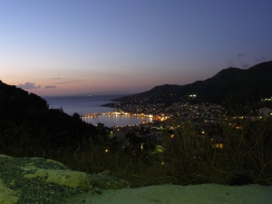 Samos stad op zonsondergang. Samos stad op zonsondergang